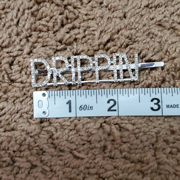 Bling🎁💝🏷 "drippin"letter hair clip - Picture 4 of 8